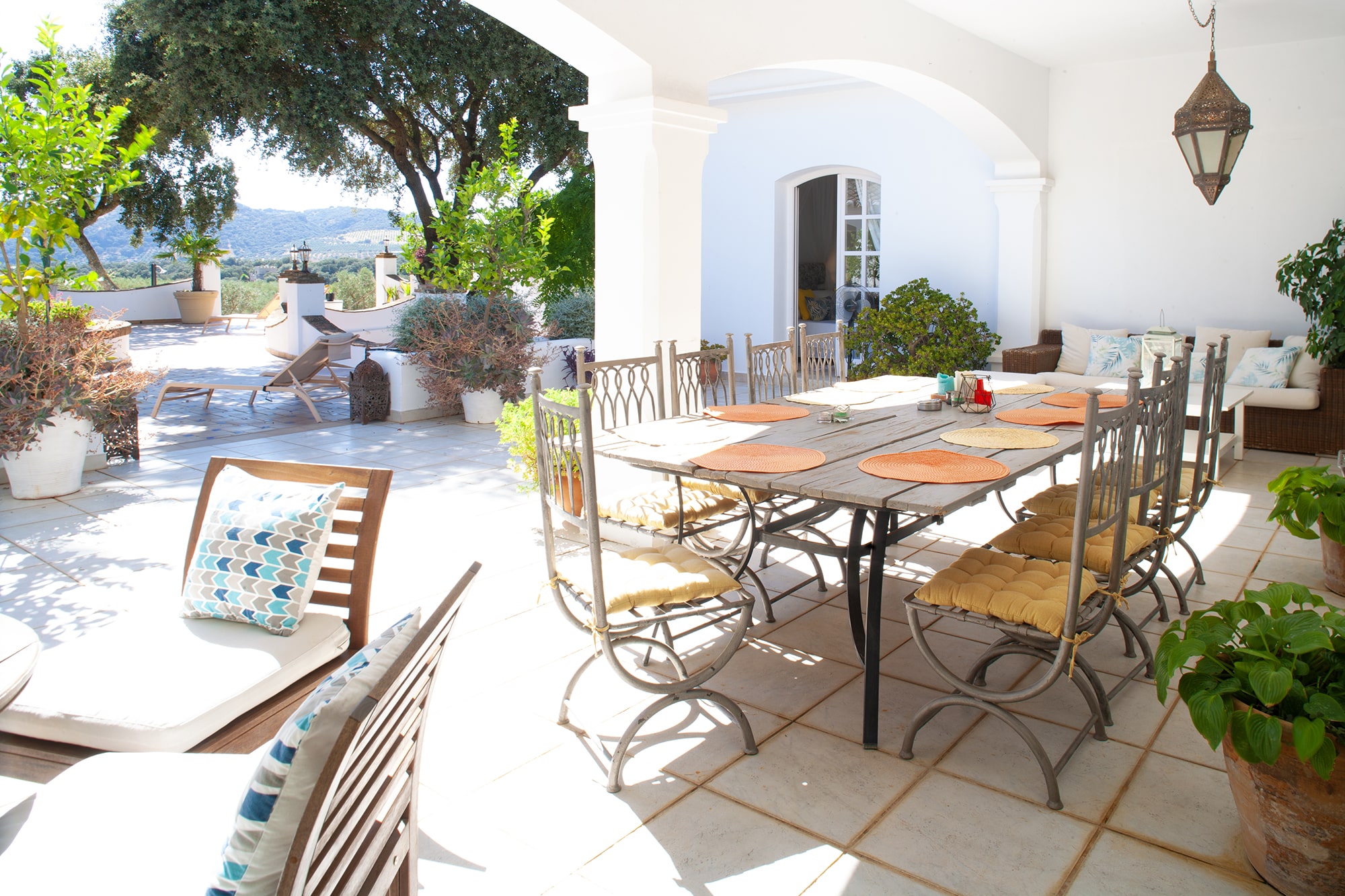 outdoor dining villas andalucia